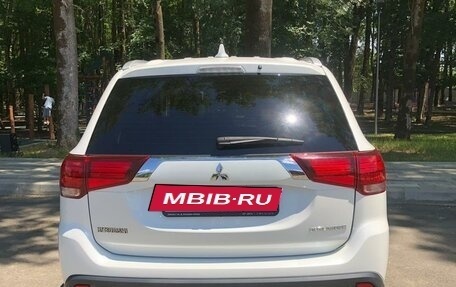 Mitsubishi Outlander III рестайлинг 3, 2018 год, 2 670 000 рублей, 3 фотография