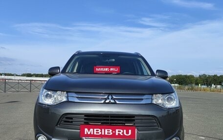 Mitsubishi Outlander III рестайлинг 3, 2014 год, 1 870 000 рублей, 4 фотография