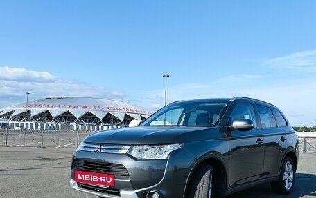 Mitsubishi Outlander III рестайлинг 3, 2014 год, 1 870 000 рублей, 3 фотография