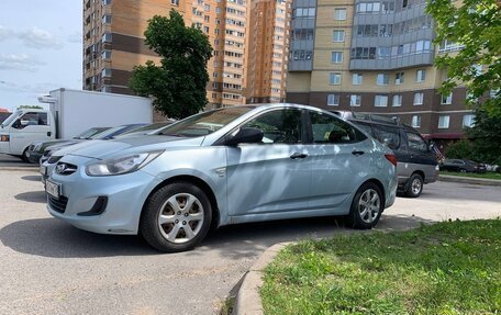 Hyundai Solaris II рестайлинг, 2011 год, 1 000 000 рублей, 2 фотография