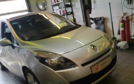 Renault Scenic III, 2010 год, 695 000 рублей, 2 фотография