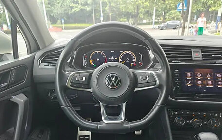 Volkswagen Tiguan II, 2021 год, 2 655 000 рублей, 10 фотография