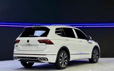 Volkswagen Tiguan II, 2022 год, 3 380 000 рублей, 6 фотография