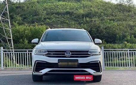 Volkswagen Tiguan II, 2022 год, 3 615 000 рублей, 2 фотография