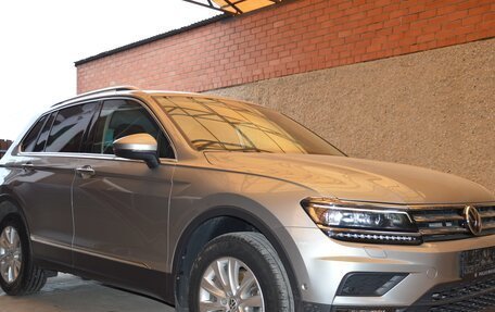 Volkswagen Tiguan II, 2018 год, 3 600 000 рублей, 1 фотография