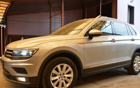 Volkswagen Tiguan II, 2018 год, 3 600 000 рублей, 2 фотография