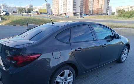 Opel Astra J, 2013 год, 1 150 000 рублей, 3 фотография