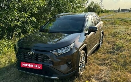 Toyota RAV4, 2020 год, 4 400 000 рублей, 4 фотография