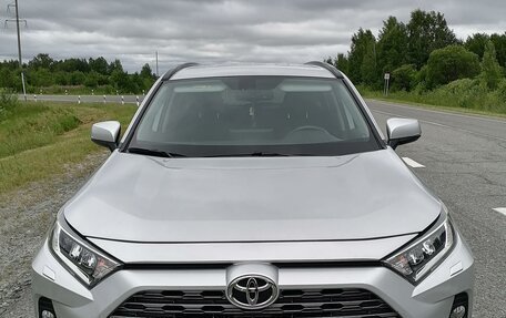 Toyota RAV4, 2021 год, 3 850 000 рублей, 2 фотография