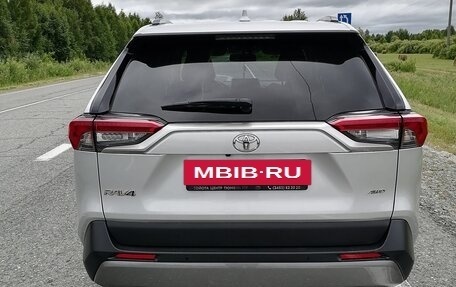 Toyota RAV4, 2021 год, 3 850 000 рублей, 6 фотография