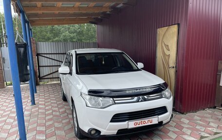 Mitsubishi Outlander III рестайлинг 3, 2014 год, 1 220 000 рублей, 2 фотография