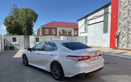 Toyota Camry, 2018 год, 3 170 000 рублей, 7 фотография