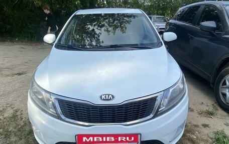 KIA Rio III рестайлинг, 2013 год, 999 999 рублей, 2 фотография