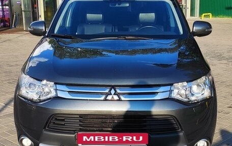 Mitsubishi Outlander III рестайлинг 3, 2014 год, 2 100 000 рублей, 5 фотография