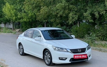 Honda Accord IX рестайлинг, 2013 год, 1 720 000 рублей, 2 фотография