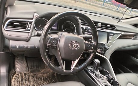 Toyota Camry, 2018 год, 2 300 000 рублей, 6 фотография