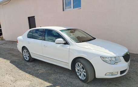 Skoda Superb III рестайлинг, 2012 год, 980 000 рублей, 1 фотография