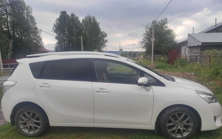 Toyota Verso I, 2013 год, 1 700 000 рублей, 2 фотография