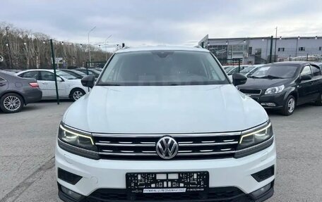 Volkswagen Tiguan II, 2019 год, 2 190 000 рублей, 3 фотография