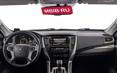 Mitsubishi Pajero Sport III рестайлинг, 2019 год, 3 440 000 рублей, 14 фотография