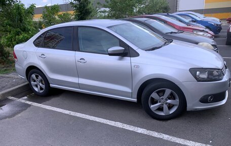 Volkswagen Polo VI (EU Market), 2011 год, 670 000 рублей, 2 фотография