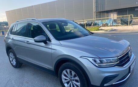 Volkswagen Tiguan II, 2021 год, 2 950 000 рублей, 2 фотография