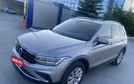 Volkswagen Tiguan II, 2021 год, 2 950 000 рублей, 3 фотография