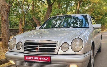 Mercedes-Benz E-Класс, 1997 год, 650 000 рублей, 1 фотография