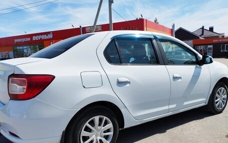 Renault Logan II, 2018 год, 900 000 рублей, 4 фотография