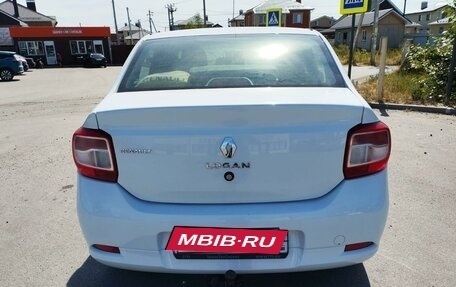 Renault Logan II, 2018 год, 900 000 рублей, 3 фотография