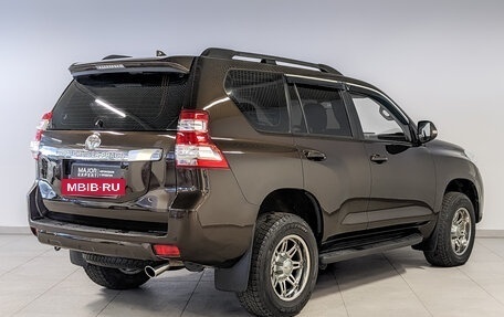 Toyota Land Cruiser Prado 150 рестайлинг 2, 2017 год, 3 850 000 рублей, 5 фотография