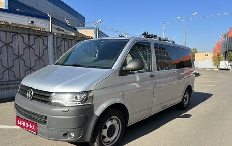 Volkswagen Transporter T5 рестайлинг, 2012 год, 2 000 000 рублей, 2 фотография