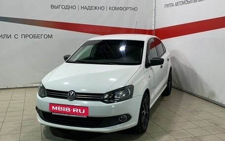 Volkswagen Polo VI (EU Market), 2011 год, 697 000 рублей, 3 фотография