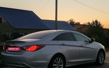 Hyundai Sonata VI, 2010 год, 970 000 рублей, 8 фотография