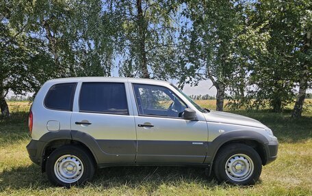 Chevrolet Niva I рестайлинг, 2015 год, 756 000 рублей, 5 фотография