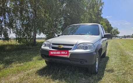 Chevrolet Niva I рестайлинг, 2015 год, 756 000 рублей, 3 фотография