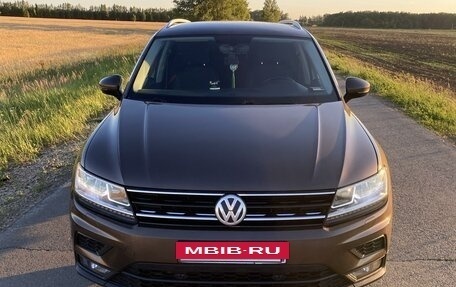 Volkswagen Tiguan II, 2018 год, 2 799 000 рублей, 2 фотография