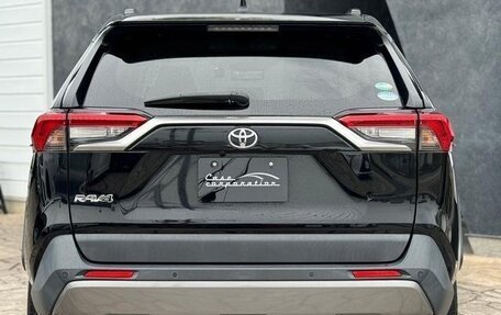 Toyota RAV4, 2019 год, 2 350 000 рублей, 6 фотография