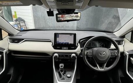 Toyota RAV4, 2019 год, 2 350 000 рублей, 20 фотография