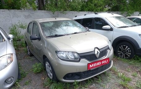 Renault Logan II, 2018 год, 650 000 рублей, 3 фотография