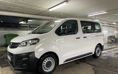 Opel Vivaro, 2021 год, 2 930 000 рублей, 3 фотография