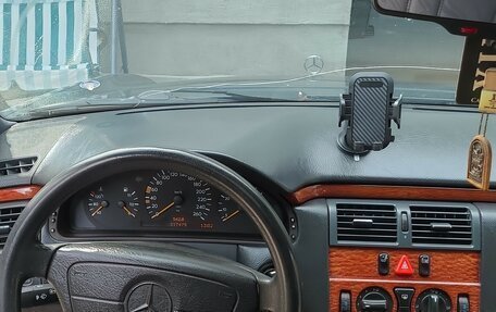 Mercedes-Benz E-Класс, 1996 год, 445 000 рублей, 10 фотография