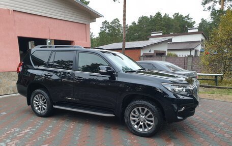 Toyota Land Cruiser Prado 150 рестайлинг 2, 2019 год, 7 300 000 рублей, 2 фотография