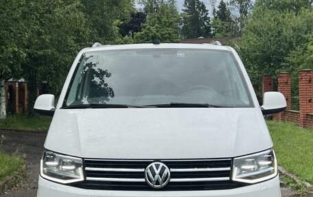 Volkswagen Multivan T6 рестайлинг, 2019 год, 4 900 000 рублей, 2 фотография