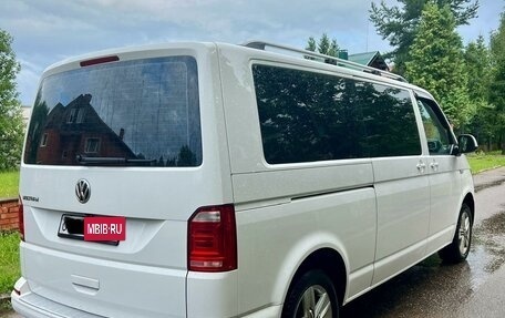 Volkswagen Multivan T6 рестайлинг, 2019 год, 4 900 000 рублей, 4 фотография