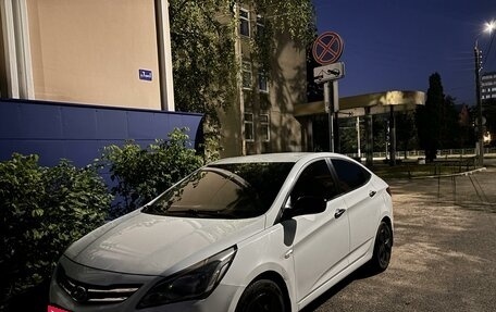 Hyundai Solaris II рестайлинг, 2014 год, 870 000 рублей, 1 фотография