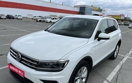 Volkswagen Tiguan II, 2018 год, 2 400 000 рублей, 1 фотография