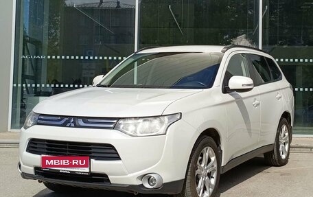 Mitsubishi Outlander III рестайлинг 3, 2013 год, 1 570 000 рублей, 1 фотография