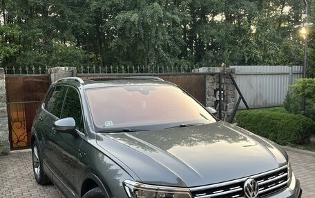 Volkswagen Tiguan II, 2019 год, 3 500 000 рублей, 2 фотография