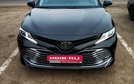 Toyota Camry, 2018 год, 3 060 000 рублей, 2 фотография